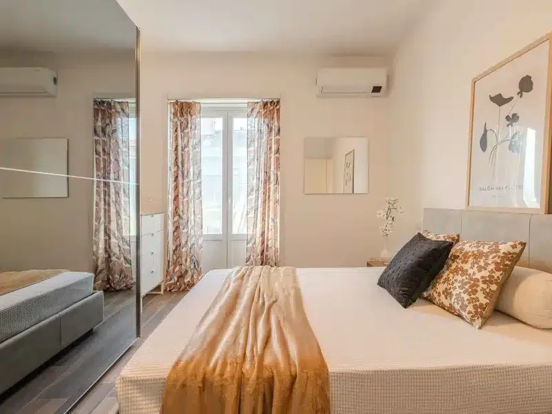 14 Appartamento - Via Capecelatro 38 (6)_risultato