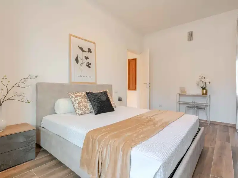 16 Appartamento - Via Capecelatro 38 (7)_risultato