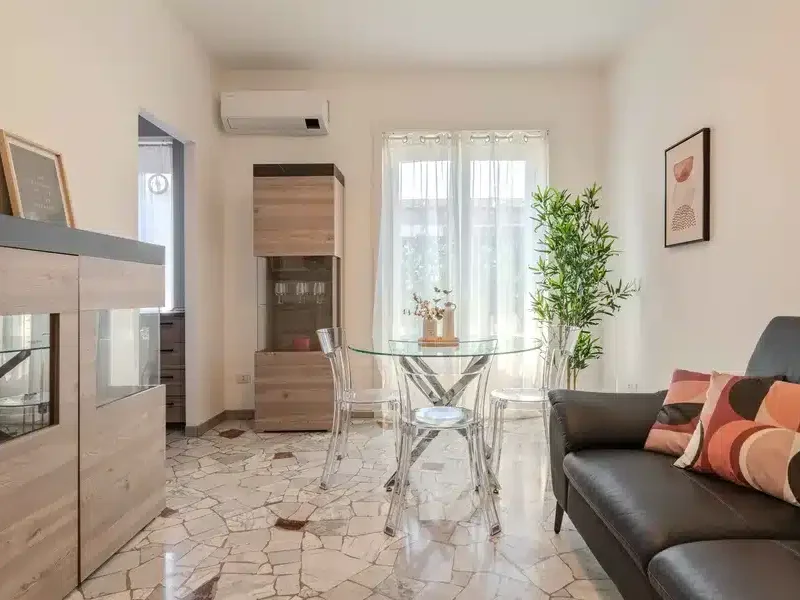 3 Appartamento - Via Capecelatro 38 (11)_risultato